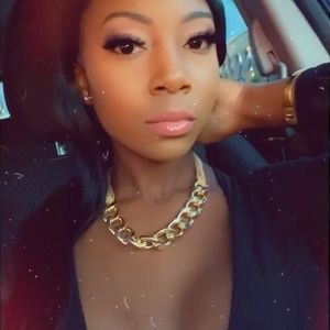 Meet your Posher, Daniela